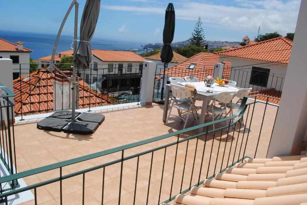 Готель Vila Rosa - Renovated House Overlooking The Sea Фуншал Екстер'єр фото